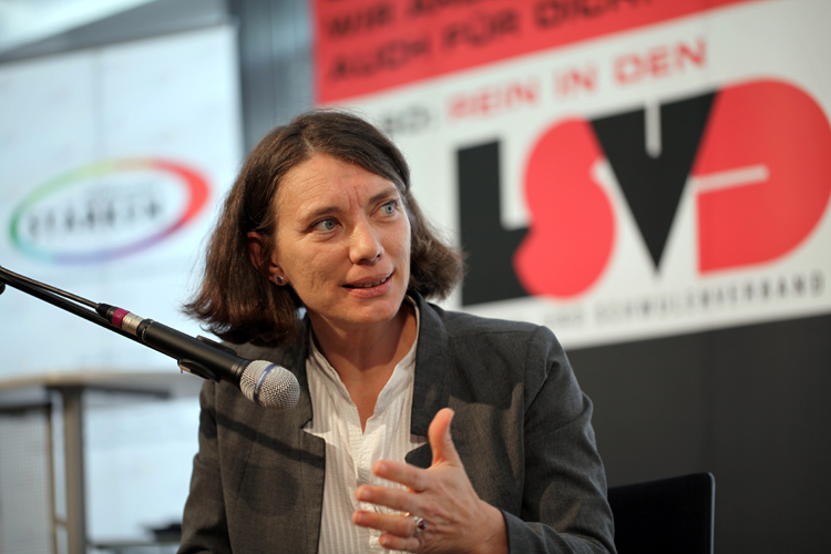 Historikern Dr. Kirsten Plötz sprach auf dem LSVD-Verbandstag über die Geschichte der Lesbenbewegung in Deutschland