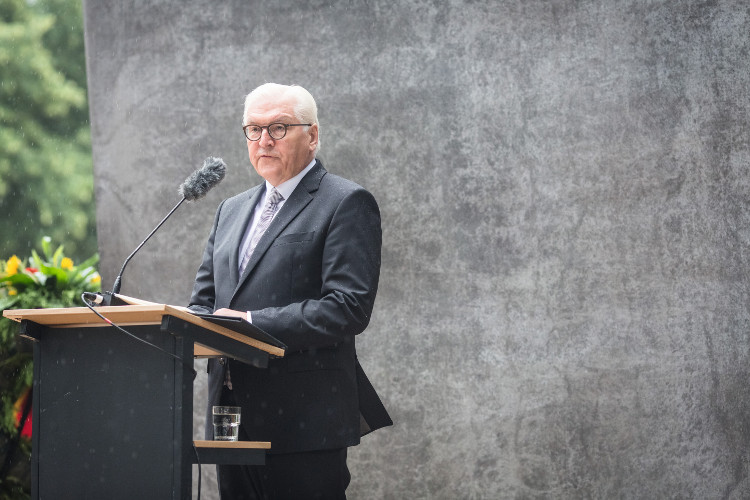 Bundespräsident Frank-Walter Steinmeier beim Festakt zum zehnten Jahrestag des Denkmals für die im Nationalsozialismus verfolgten Homosexuellen 