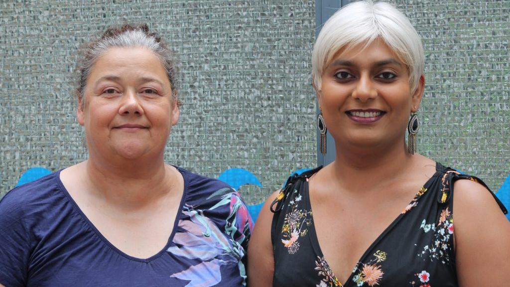 Projektteam von Queer Refugees Deutschland: Ina Wolf und Lilith Raza Projektteam von Queer Refugees Deutschland: Ina Wolf und Lilith Raza