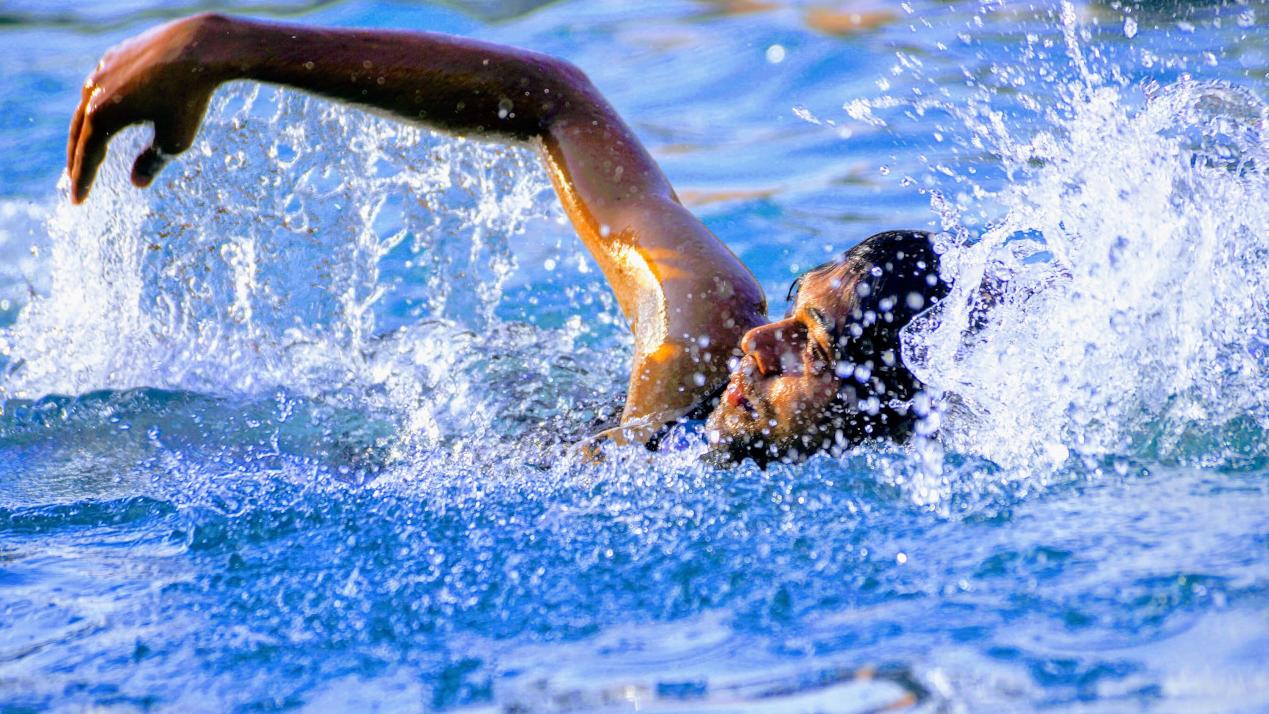 Studie: Erfahrungen von Lesben, schwulen, bisexuellen, trans- und intergeschlechtlichen Menschen (LSBTI) im Sport. Homophobie und Transphobie im Sport. Talaviya Rahul Unsplash