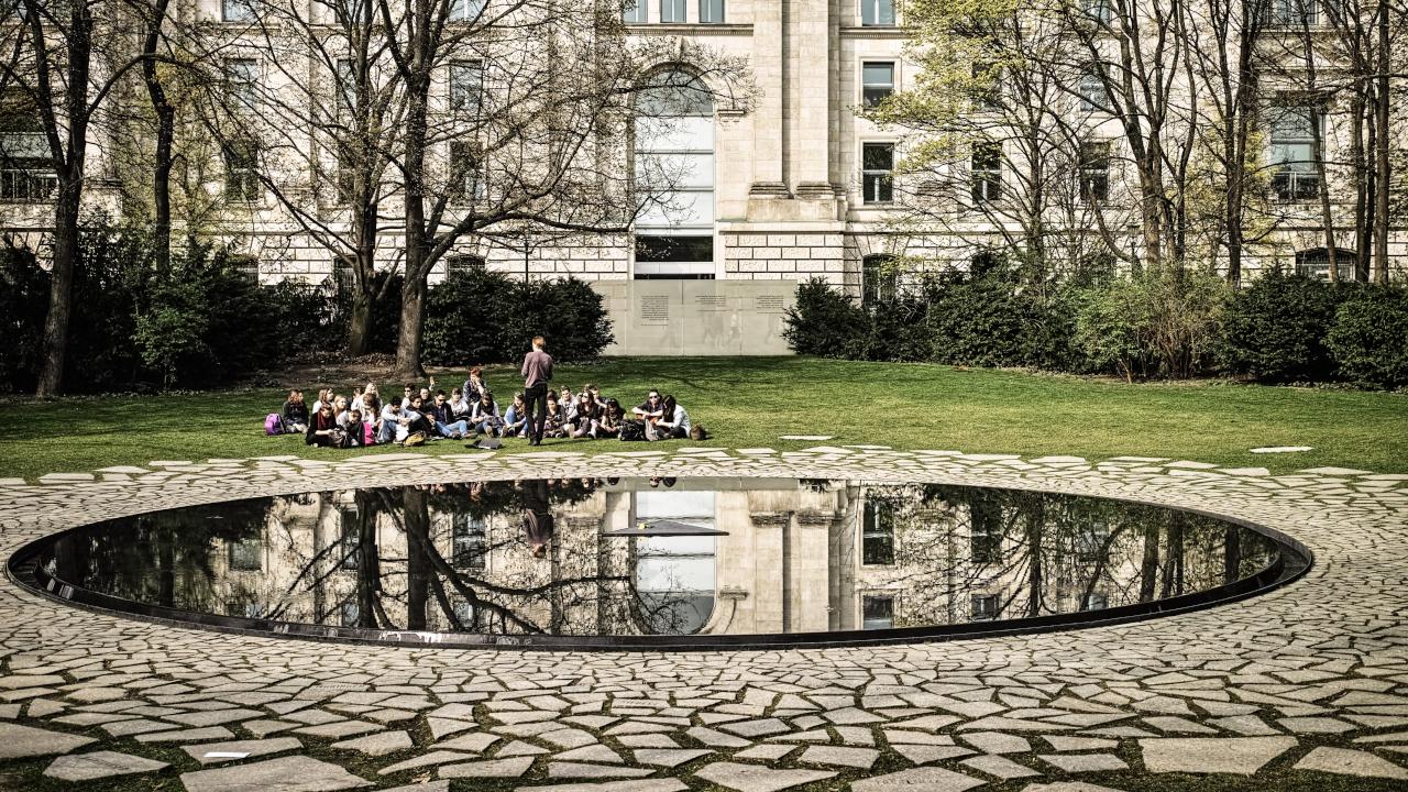 Denkmal für die im Nationalsozialismus ermordeten Sinti und Roma Europas in Berlin. Foto: Stiftung Denkmal. Marko Priske