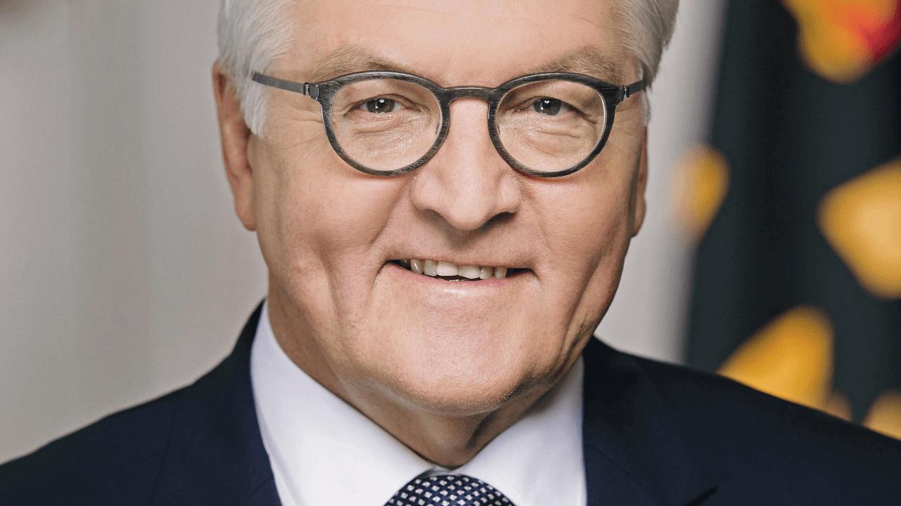 Begrüßung von Bundespräsident Frank-Walter Steinmeier vor einem Gespräch mit Mitgliedern des LSVD-Bundesvorstands Offizielles Porträt des Bundespräsidenten Frank-Walter Steinmeier