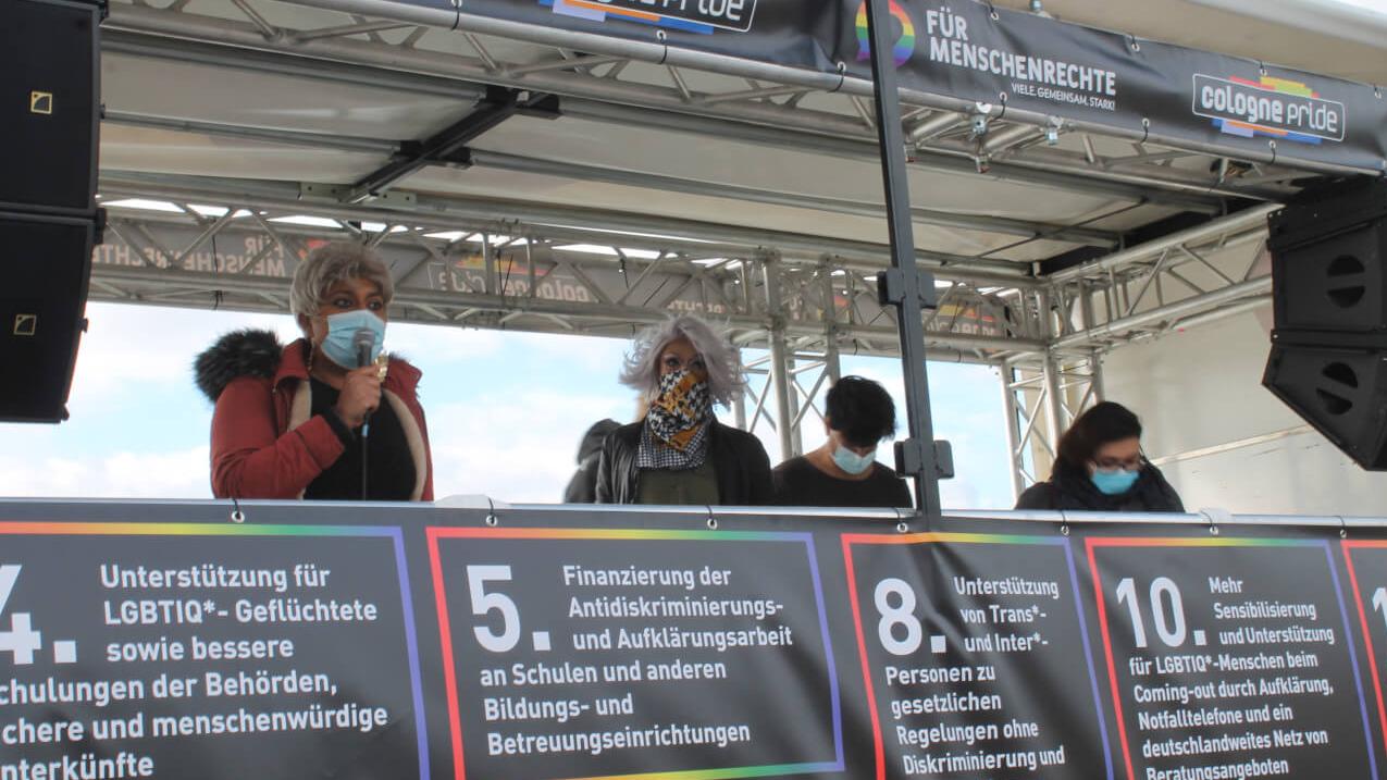 Gemeinsam erarbeitete Rede der LGBTI-Geflüchteten der Queer Refugees Deutschland zum Cologne Pride 2020 Gemeinsam erarbeitete Rede der LGBTI-Geflüchteten der Queer Refugees Deutschland zum Cologne Pride 2020