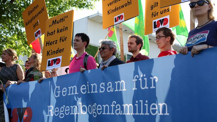 LSVD-Demonstration für gemeinsames Adoptionsrecht