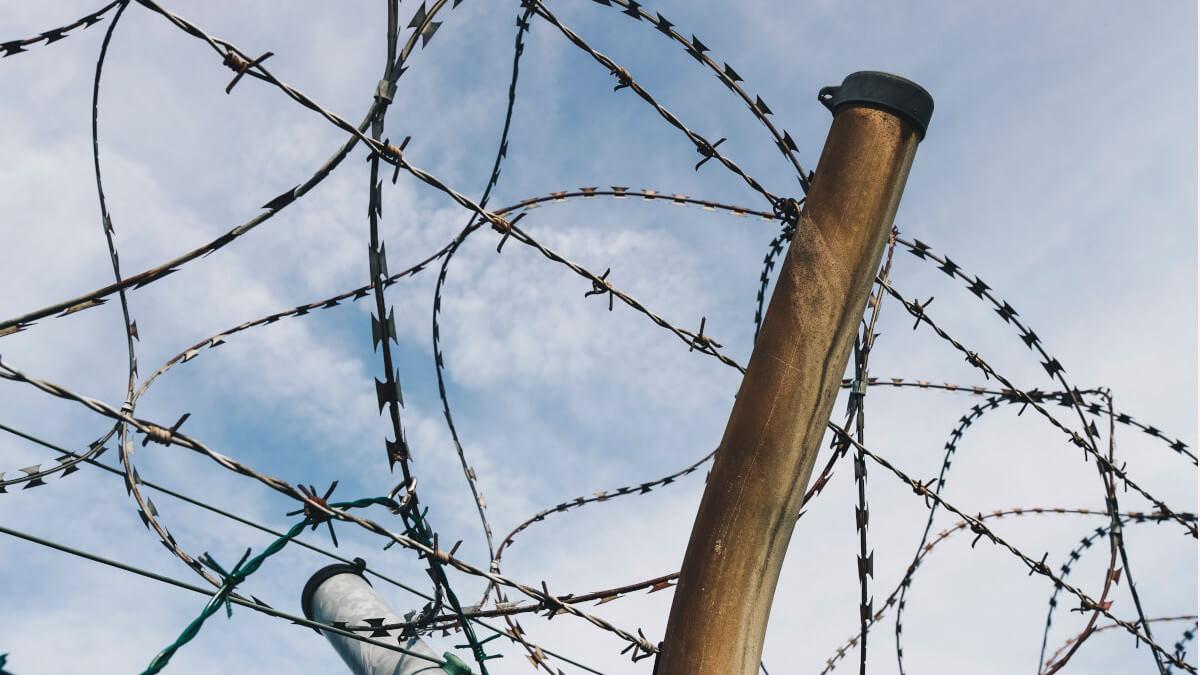 LSVD-Kritik am New Pact on Migration and Asylum der EU-Kommission Stacheldrahtzaun