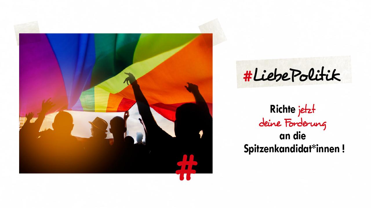 Liebe Politik. Kampagne des Lesben- und Schwulenverbandes zur Bundestagswahl 2021 Mehrere Menschen unter einer großen Regenbogenflagge