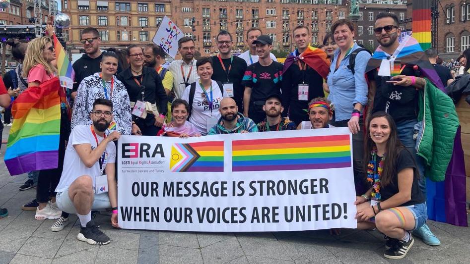 Gruppenfoto von Aktivist*innen auf dem World Pride 2021 in Kopenhagen