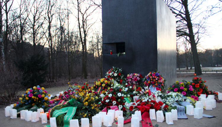 GedenkenDenkmal für die im Nationalsozialismus verfolgten Homosexuellen im Berliner Tiergarten