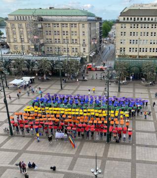 IDAHOIT 2022: Rainbowflash in Hamburg 